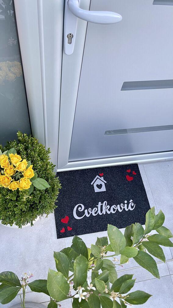 kucica-sa-srcima-prezime-otirac