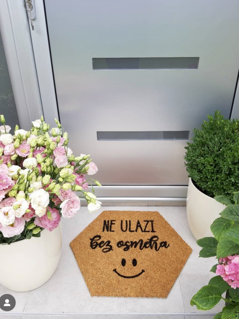 ne ulazi bez osmeha ne-ulazi-bez-osmeha