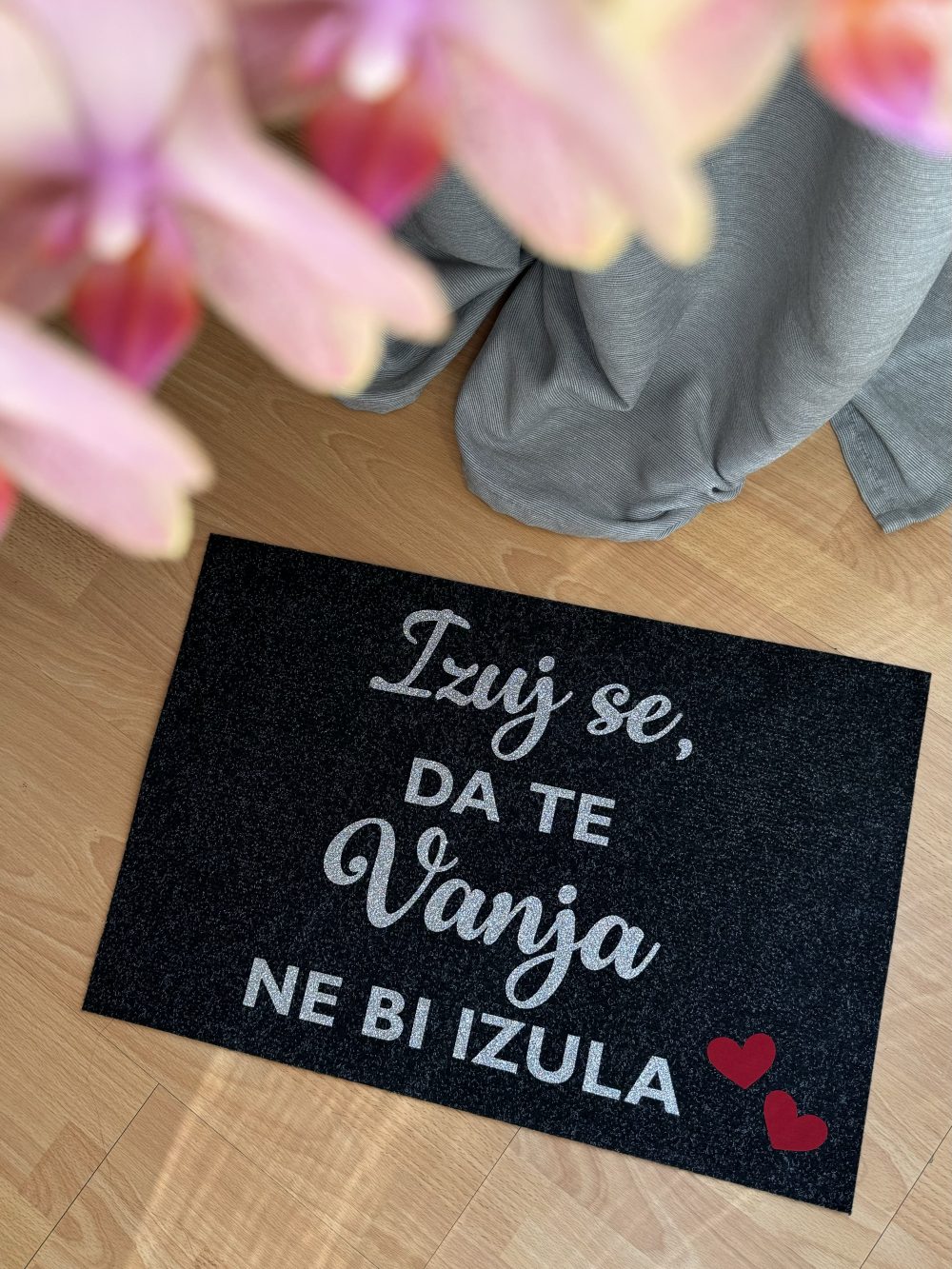 Izuj-se-da-te-Vanja-ne-bi-izula